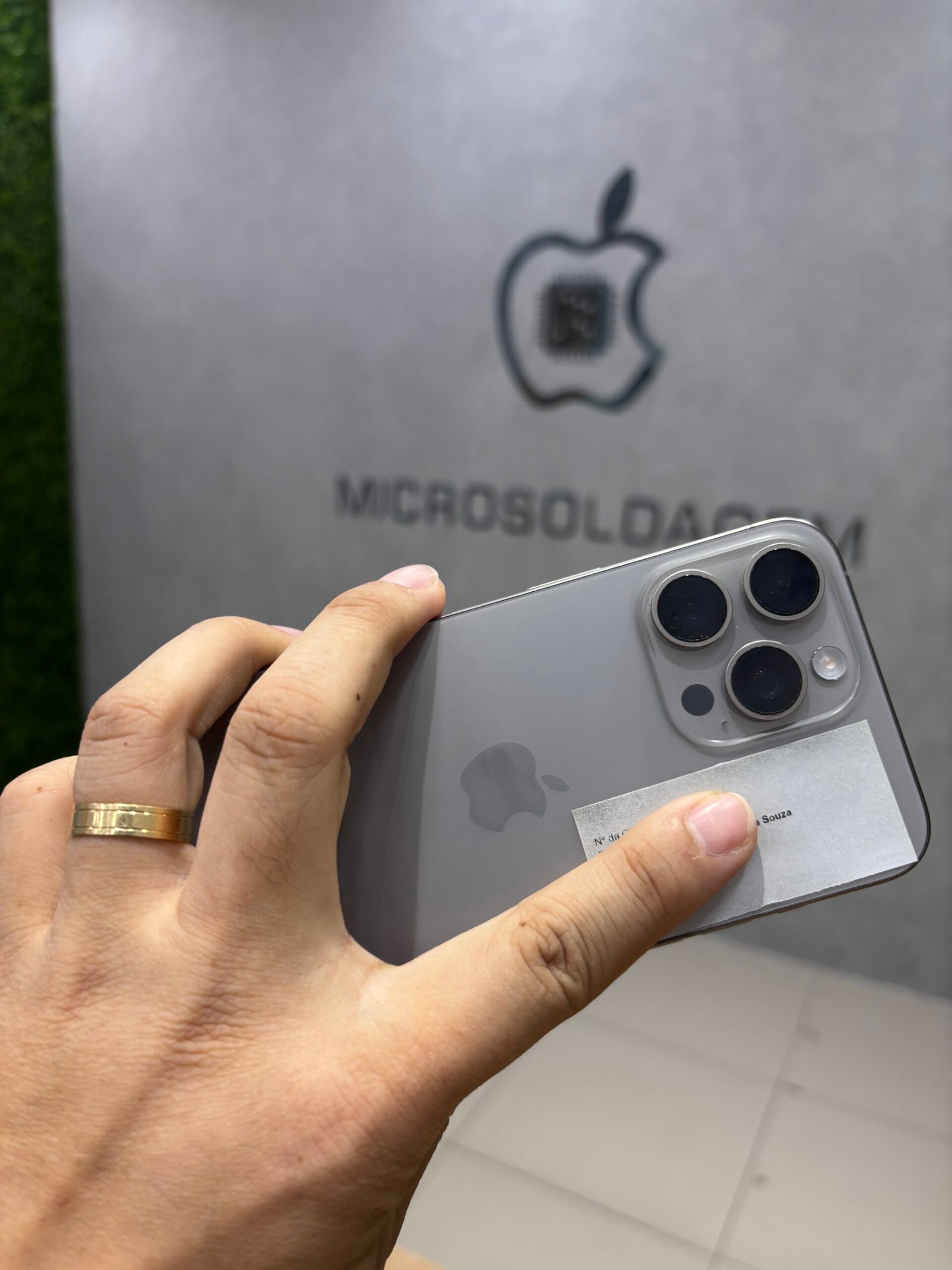 iPhone 15 Pro Max não liga