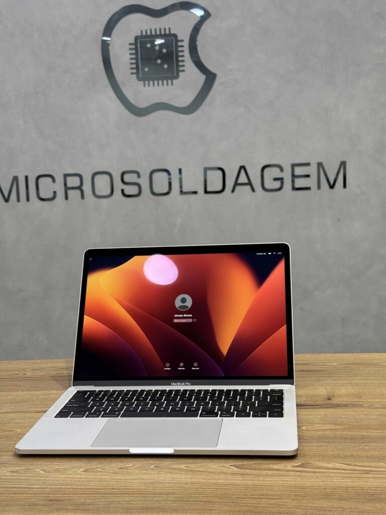 Macbook com a tela consertada