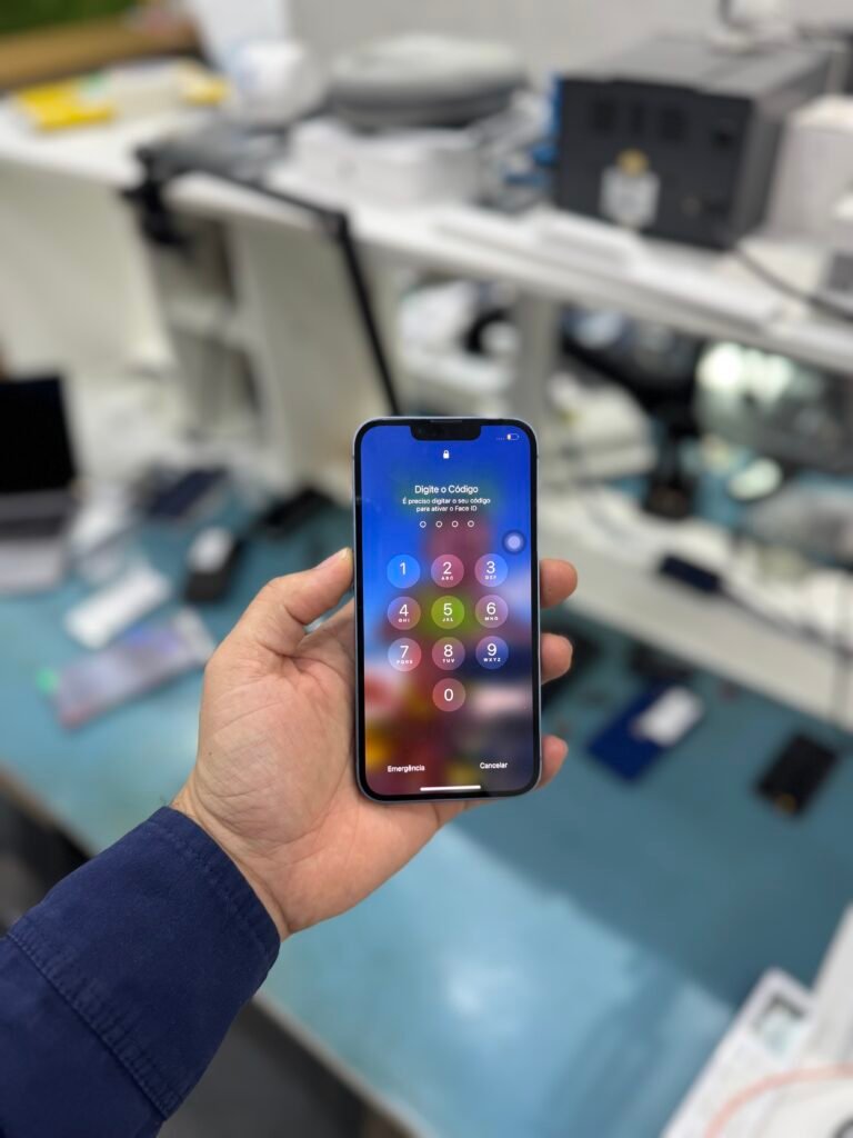 iPhone 13 Pro com o display recuperado